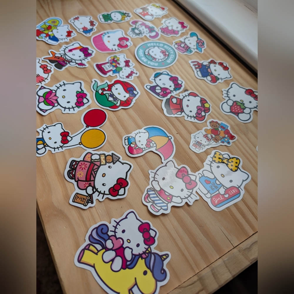 Hello Kitty Sticker Set - Picture 2 of 2